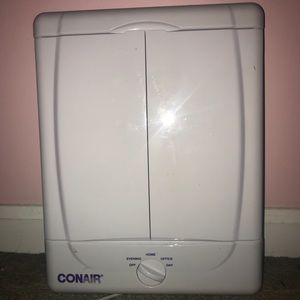 Conair Cosmetic 3 doored mirror